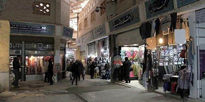 إعتصام عدد من التجار لسوق تجريش في مرقد الإمام صالح