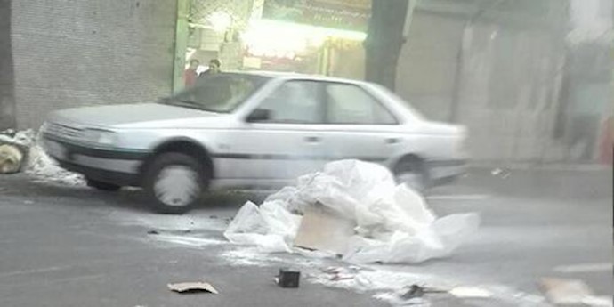 دوي شعار الموت لمبدأ ولاية الفقيه مع انفجار الرمانات اليدويه في نازي آباد بطهران