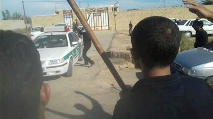 مدينة شادکان في محافظة خوزستان - اشتباک بين المواطنين وقوی الأمن الداخلي+ صورة