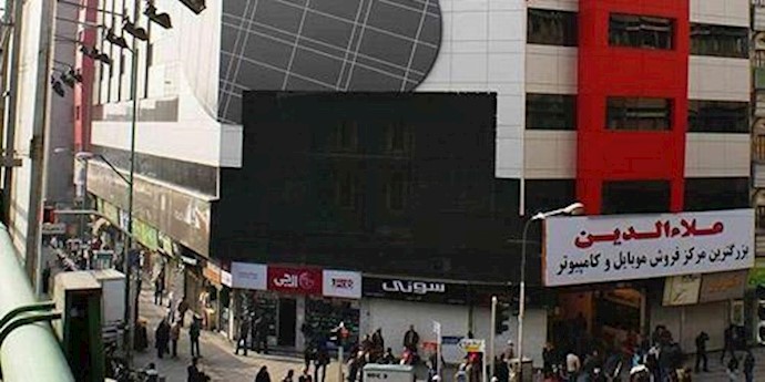 طهران .. تجمعات احتجاجية من أصحاب المحلات في شارع اميراکرم في طهران