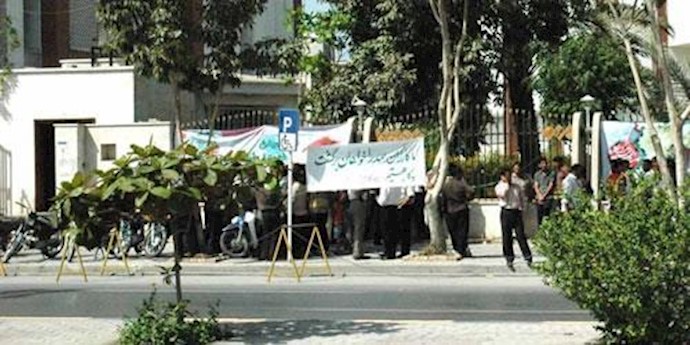 اليوم الرابع لاحتجاج وإضراب عاملي وعمال معمل صدرا لصناعة السفن