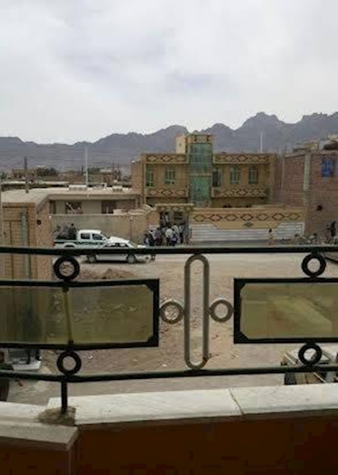 مقتل 3 من عناصر قوی الأمن الداخلي في مدينة خاش (جنوب شرقي ايران)+صور