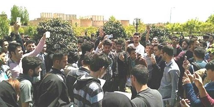 احتجاج واضراب في مختلف مدن البلاد مقابل سياسات الحکومة القمعية الابتزازية