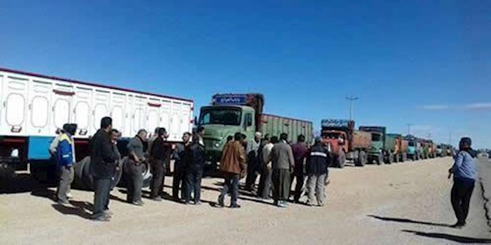 إضراب 6 آلاف من سواق الشاحنات في بندرعباس واحتجاجات أخری في طهران، وماهيدشت وکرمانشاه