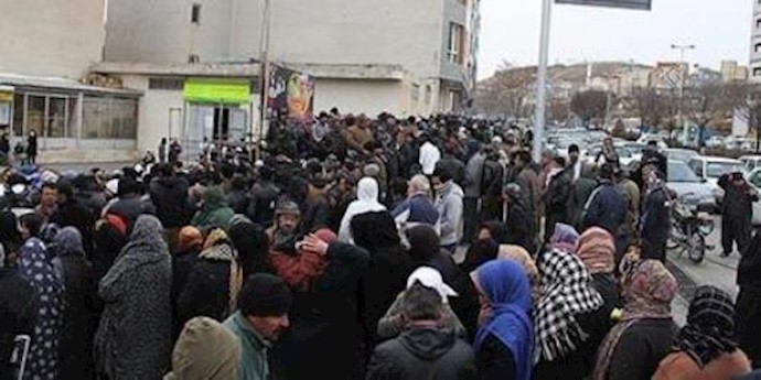 إعتراض و إضراب لعمال وموظفين في مدن إيلام، وأنزلي، وبندرعباس، وروانسر، وکوهسر وکرمنشاه
