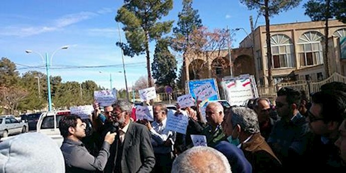 زرند کرمان، کاشان .. تجمع وإضراب العمال