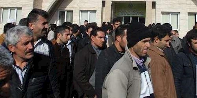 إيران .. احتجاج وإضراب العمال والموظفين في کل من مدن ايلام، سنندج، سقز، کامياران، قره وروانسر