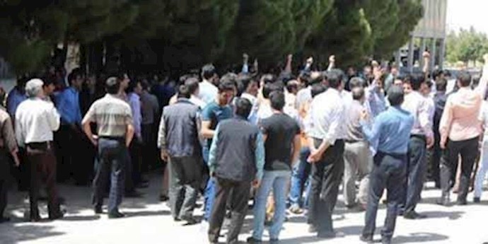 إيران- شهربابک- تجمع إحتجاجي للعمال في شرکات مجمع ميدوک