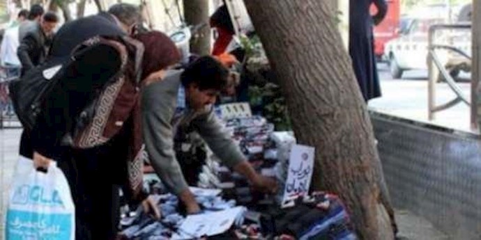 أصحاب البسطيات في وليعصر بطهران يؤدبون مأموري البلدية