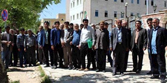 تجمع احتجاجي شعبي في قرية بادوک کجساران