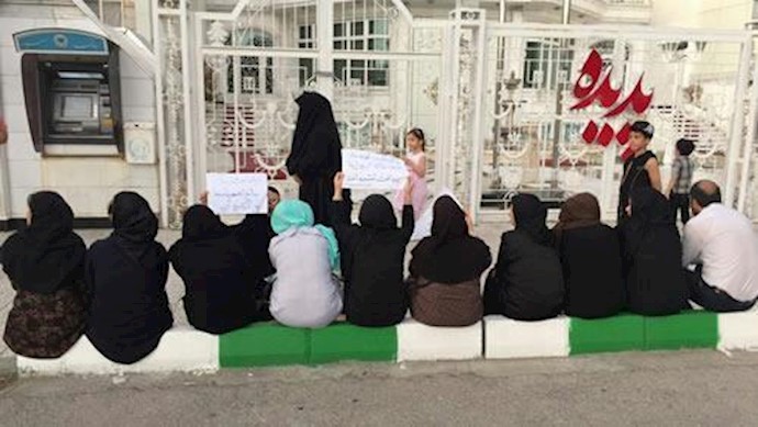 إيران.. مشهد: تجمع احتجاجي للسيدات المتضررات أموالهن المنهوبة من قبل مؤسسة بديدة النهابة