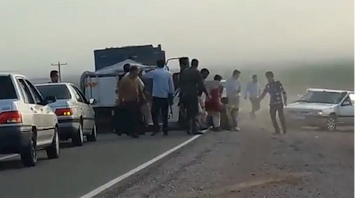 بالفيديو.. شرطة إيران ترتکب مجزرة ضد لاجئين أفغان