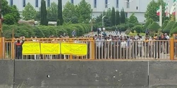 تحرکات احتجاجية لطلاب وعمال وموظفين وتجارالسوق في کل من مدن طهران وياسوج وکرج وجيلان وبيرانشهر