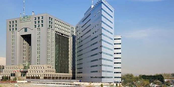 إيران.. إعتراف وزير الإقتصاد برکود اقتصادي