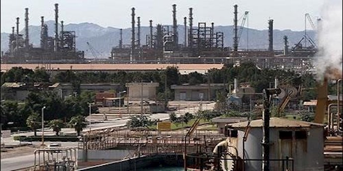 ايران.. أجور غير مدفوعة لأکثر من 1000 عامل في مصفی نجم الخليج في بندرعباس