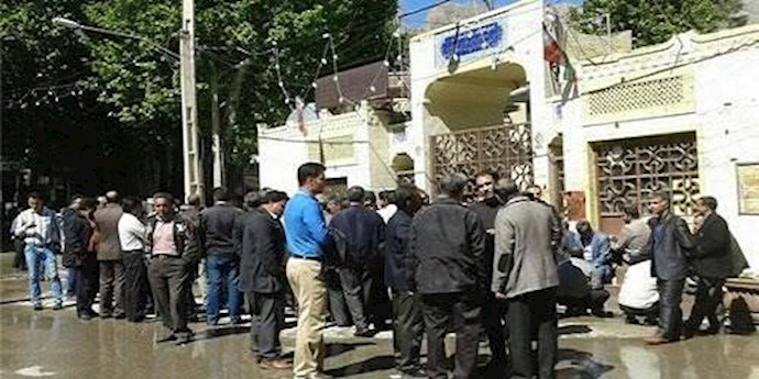 ايران.. تجمع احتجاجي لعمال معمل بارسيلون في لورستان