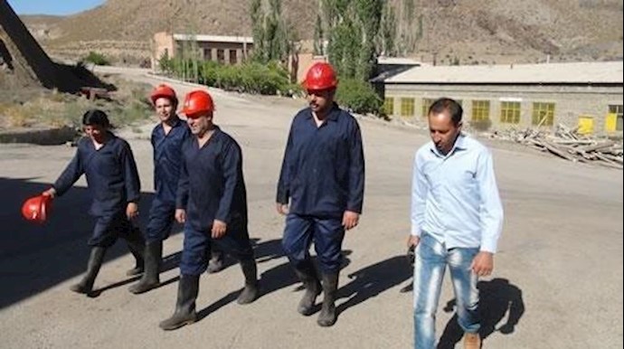 ايران... تجمع احتجاجي للعمال في مناجم الفحم الحجري في مناطق کوهبنان وزرند في محافظة کرمان