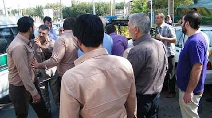 إشتباک أصحاب المحلات مع مأموري البلدية في مفترق سوق طهران