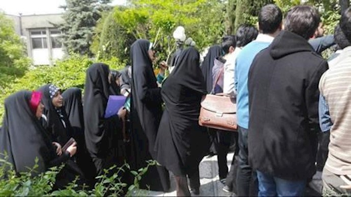 تجمع واعتصام سکان بلدة محمودية مقابل المجلس البلدي لمدينة طهران
