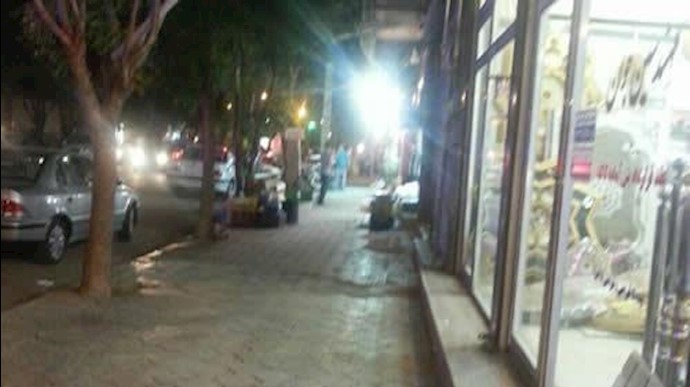 تجمع احتجاجي لأصناف المهن والتجار في مريوان وسردشت ونقده واروميه