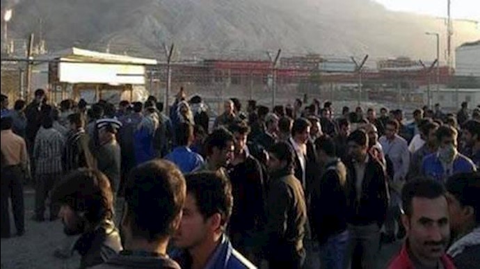 إيران .. تجمع احتجاجي لعمال مرحلة 19 في عسلويه