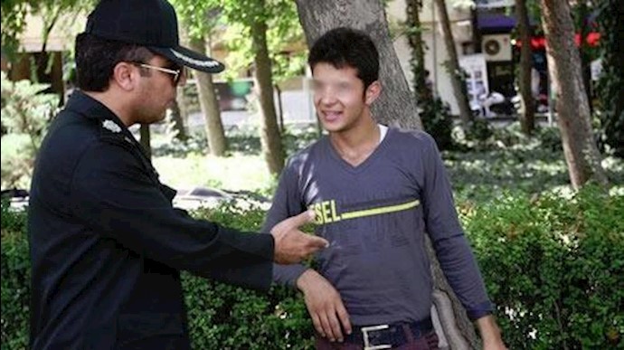 إيران..اعتقال 21 شابا في ضيافة لمدينة کرمان