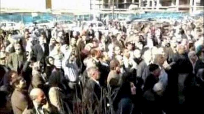 إيران... تجمع احتجاجي أمام برلمان النظام للمغبونين المنهوبة أموالهم في جمعية «نغين غرب» السکنية