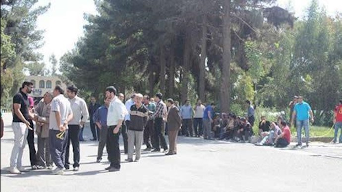 احتجاج وإضراب للعمال واصحاب المهن في کل من مدن ورامين وکاشان وکرمان