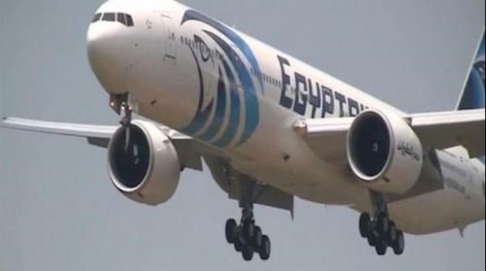 مصر: الطائرة المنکوبة انحرفت لدورة کاملة قبل سقوطها