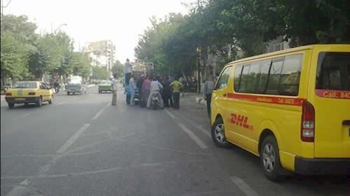 اشتباک أصحاب العربات مع عناصر البلدية في منطقة باتشنار بطهران
