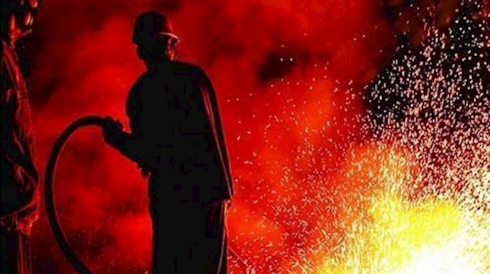 تجمع احتجاجي لعمال مفصولين عن معمل «فولاد سازان فرايند»