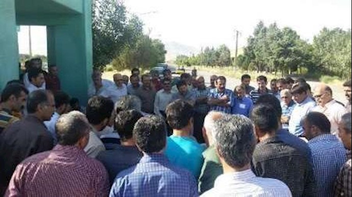 حالات احتجاج وإضراب للعمال وأصحاب الدواجن والتربويين في سنندج ومهاباد وملاير