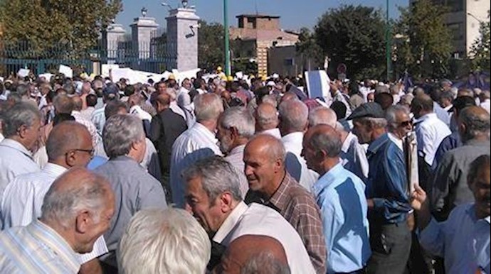 طهران – تجمع احتجاجي لعدد من العمال المتقاعدين لصناعة الفولاذ