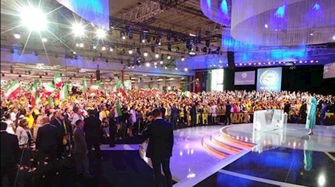 «سعودي غازت» يعکس أنباء عن المؤتمر الکبير للمقاومة الإيرانية في باريس: تجمع ما يزيد علی 100 ألف لإيران الحرة في باريس