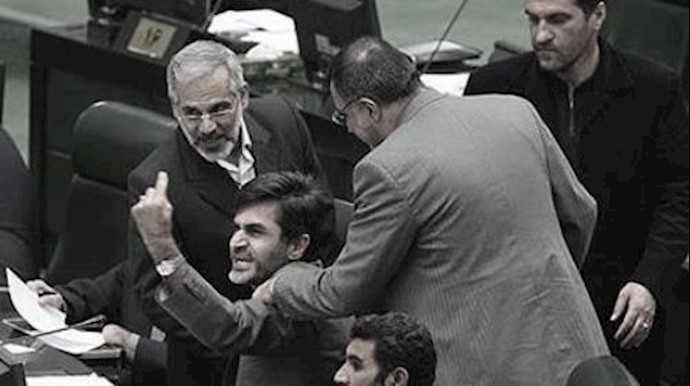 نظام محاصر بالازمات
