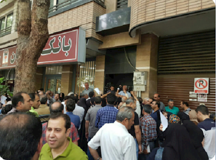 اصفهان –تجمع احتجاجي للمغبونين المنهوبة أموالهم من قبل مؤسسة النهابة المسماة بـ «ثامن الحجج»+صوره