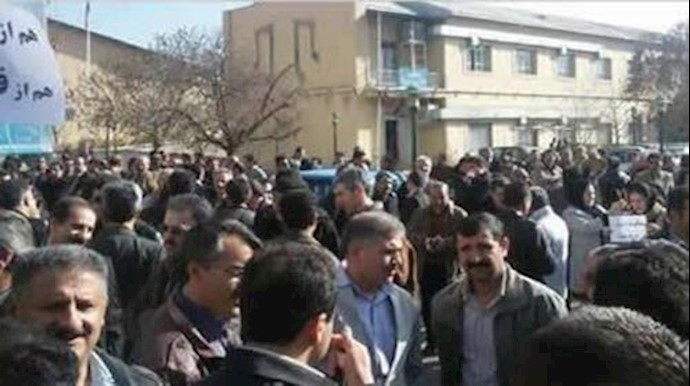 ايران ..إعادة تجمع احتجاجي لجمع من معلمي المدارس الأهلية في طهران مقابل برلمان النظام مرة أخری