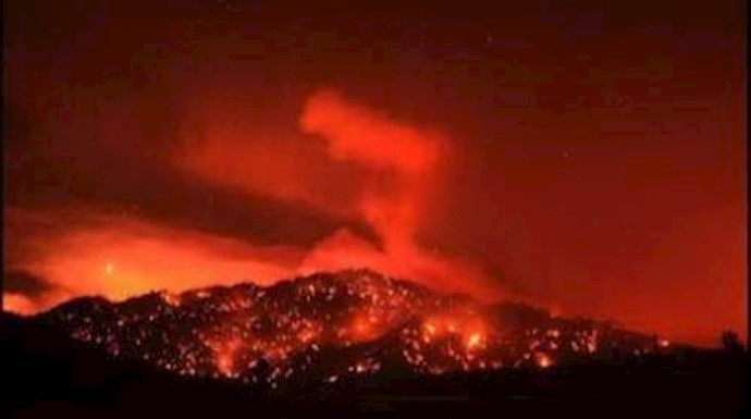 حريق يبتلع 30هکتارا من بساتين النخيل في جنوب مدينة کرمان