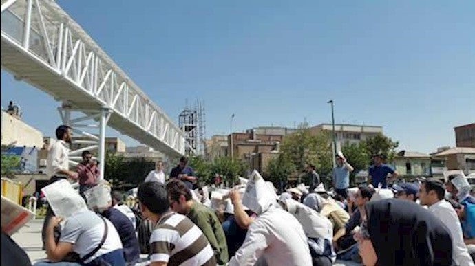 ایران ..سلسلة من التجمعات الإحتجاجية مقابل برلمان النظام في طهران وکل من مدن ايلام وسنندج وکرمانشاه