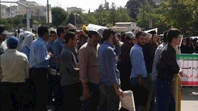 ايران ..تواصل تجمعات احتجاجية لطلاب صناعة النفط ومعلمي ومدربي الروضات مقابل برلمان النظام