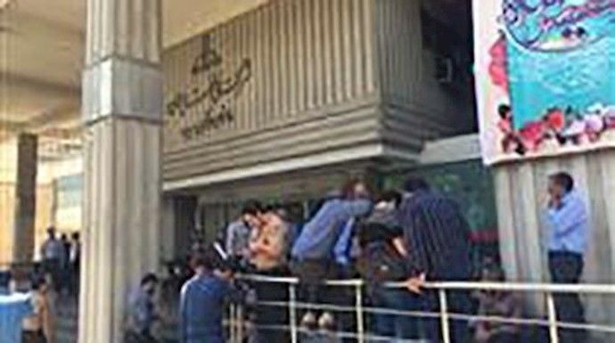 تجمع احتجاجي لعمال حقل الغاز في مضيق «بيجار» وسبب إنفجارأنبوب الغاز