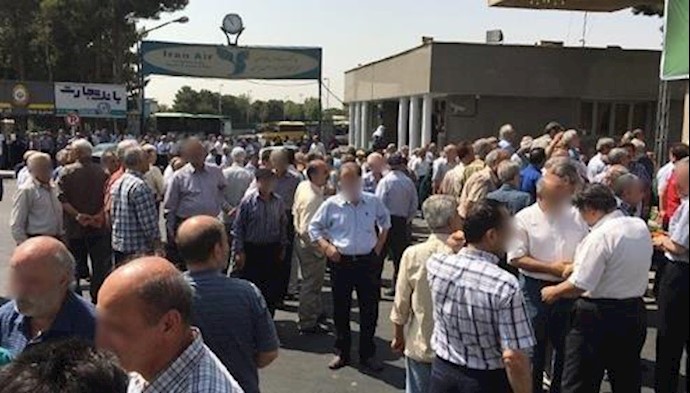 إيران.. تجمع موظفي« هسا» مقابل دائرة المحافظة في اصفهان
