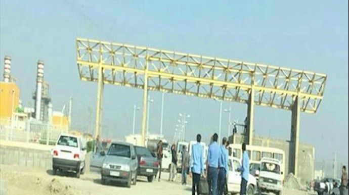 ايران ..تجمع احتجاجی لعمال شرکة« کهنوج» لإنتاج الطاقة الکهربائية بمدينة کرمان