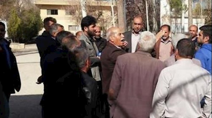 ايران.. استمرار اضراب عمال السمنت في مسجد سليمان