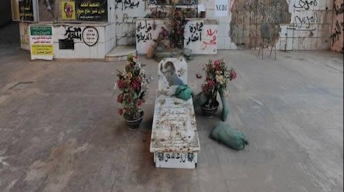 تحت الحصار والقصف.. سکان الموصل يدفنون موتاهم في حدائق منازلهم