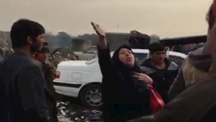 إيران.. مشاجرة بين صاحبة بسطية ومأموري النظام +فيديو