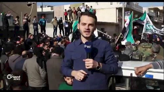 مظاهرة في بلدة سرمدا بإدلب تدعو الفصائل العسکرية للإندماج الکامل+ فيديو