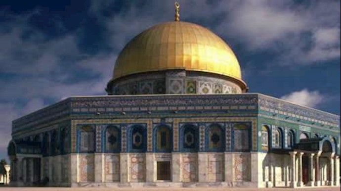 نيوزويک: ترمب لن ينقل السفارة إلی القدس