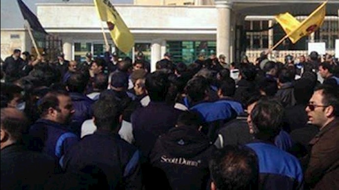 إيران..تجمع احتجاجي لعمال معمل «هبکو» في مدينة اراک