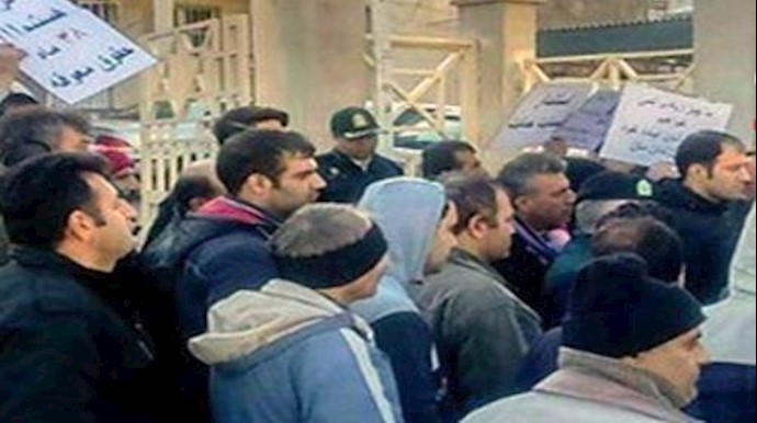 إيران..احتجاجات عمالية في اراک وجيلان